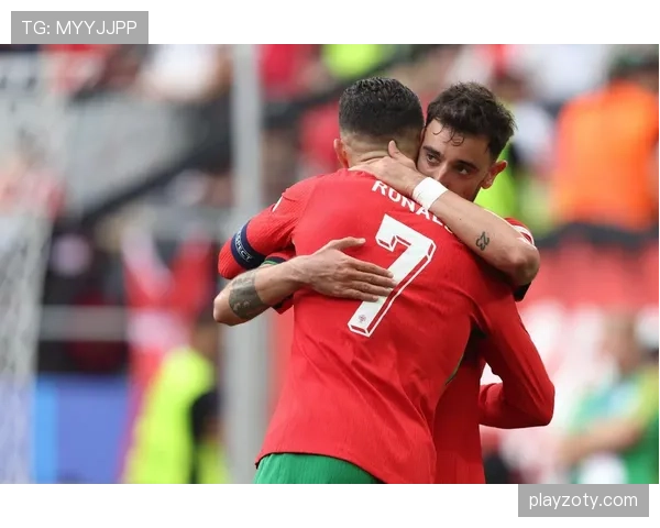 B费与C罗在葡萄牙国家队的战术角色差异：中场组织核心与锋线终结者的体系适配性解析