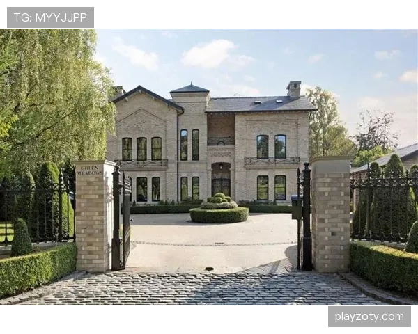 伊布昨晚又在别墅炸锅，这生活跟平民快没交集了吧？