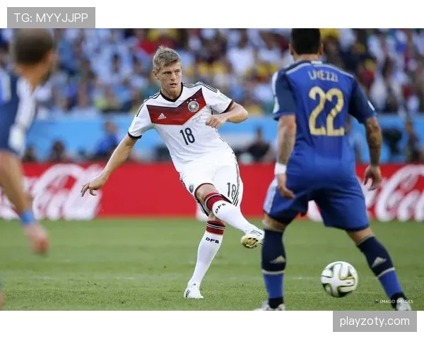 克罗斯中场前插与直塞如何撕破防线