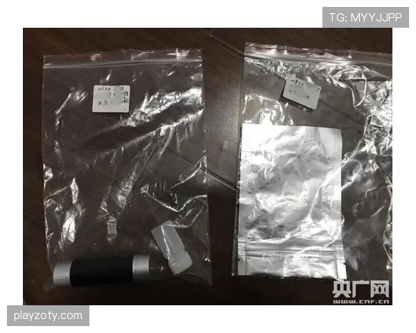 徐灿拎着几袋名牌出门，那反差比任何赛后采访都刺激